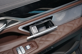 2022款宝马740Li