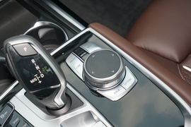 2022款宝马740Li