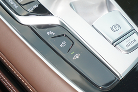 2022款宝马740Li