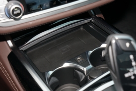 2022款宝马740Li