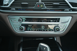 2022款宝马740Li