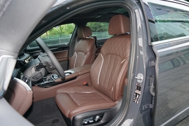 2022款宝马740Li