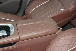 2022款宝马740Li