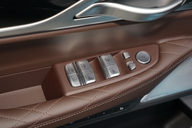 2022款宝马740Li