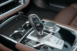2022款宝马740Li