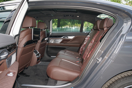 2022款宝马740Li