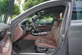 2022款宝马740Li