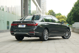 2022款宝马740Li