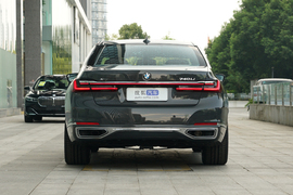 2022款宝马740Li
