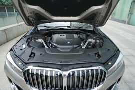 2022款宝马740Li