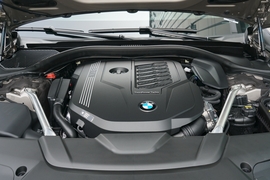 2022款宝马740Li