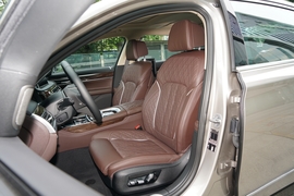 2022款宝马740Li