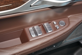2022款宝马740Li