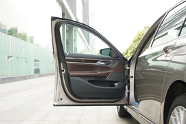 2022款宝马740Li