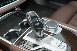 2022款宝马740Li
