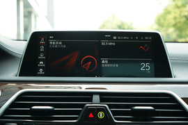 2022款宝马740Li