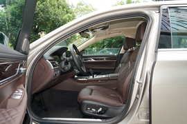 2022款宝马740Li
