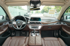 2022款宝马740Li