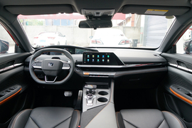   2022款长安UNI-V 1.5T 运动版