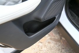 2023款三菱欧蓝德1.5T四驱尊耀版7座