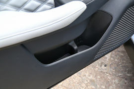 2023款三菱欧蓝德1.5T四驱尊耀版7座