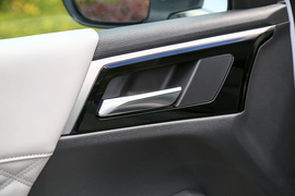 2023款三菱欧蓝德1.5T四驱尊耀版7座