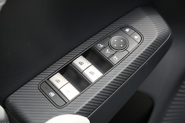 2023款三菱欧蓝德1.5T四驱尊耀版7座