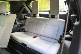 2023款三菱欧蓝德1.5T四驱尊耀版7座