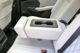 2023款三菱欧蓝德1.5T四驱尊耀版7座