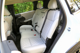 2023款三菱欧蓝德1.5T四驱尊耀版7座