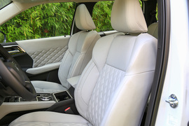 2023款三菱欧蓝德1.5T四驱尊耀版7座