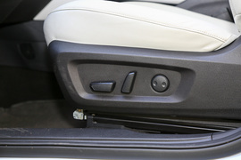 2023款三菱欧蓝德1.5T四驱尊耀版7座