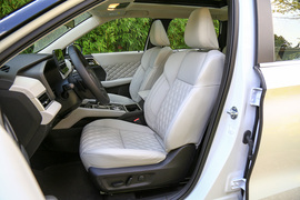 2023款三菱欧蓝德1.5T四驱尊耀版7座