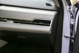 2023款三菱欧蓝德1.5T四驱尊耀版7座