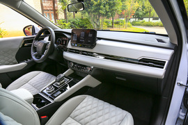 2023款三菱欧蓝德1.5T四驱尊耀版7座