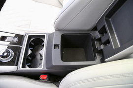 2023款三菱欧蓝德1.5T四驱尊耀版7座