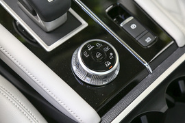 2023款三菱欧蓝德1.5T四驱尊耀版7座