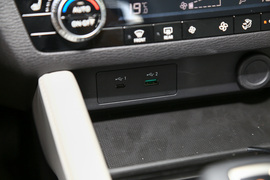 2023款三菱欧蓝德1.5T四驱尊耀版7座