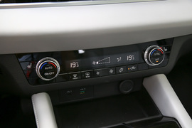 2023款三菱欧蓝德1.5T四驱尊耀版7座