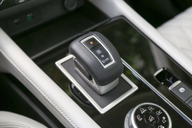 2023款三菱欧蓝德1.5T四驱尊耀版7座