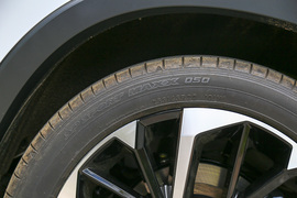 2023款三菱欧蓝德1.5T四驱尊耀版7座