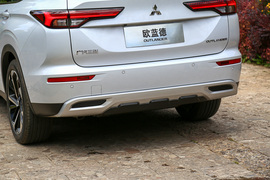 2023款三菱欧蓝德1.5T四驱尊耀版7座