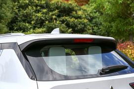 2023款三菱欧蓝德1.5T四驱尊耀版7座