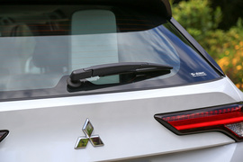 2023款三菱欧蓝德1.5T四驱尊耀版7座