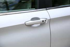 2023款三菱欧蓝德1.5T四驱尊耀版7座