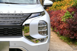 2023款三菱欧蓝德1.5T四驱尊耀版7座