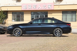 2022款宝马530i