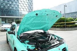 2023款宝马M4双门轿跑车