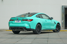 2023款宝马M4双门轿跑车