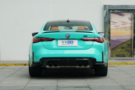 2023款宝马M4双门轿跑车